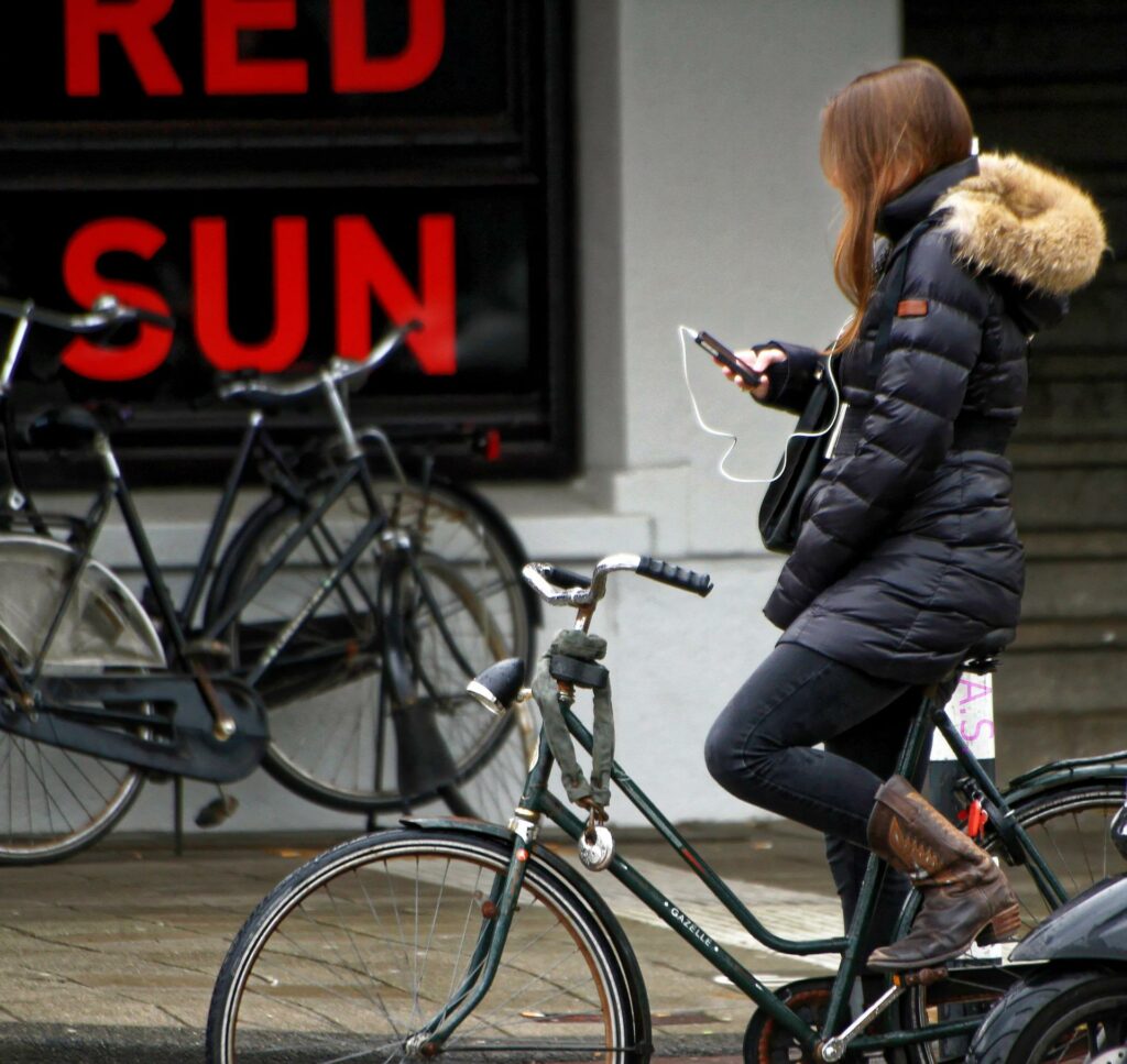 Avocat cycliste vélos , usage du téléphone